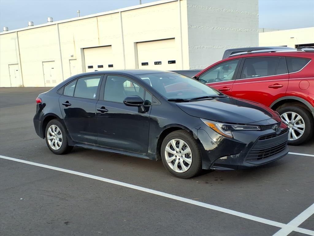 2025 Toyota Corolla LE's photo