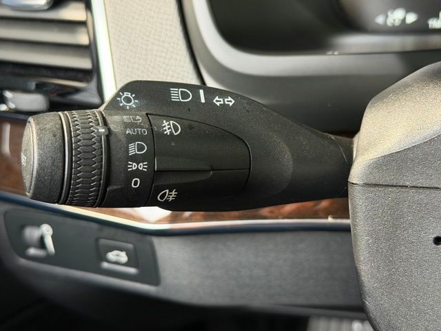 2016 Volvo XC90 T6 Momentum photo 49