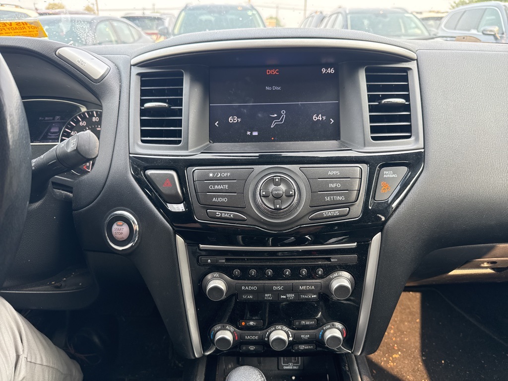 2019 Nissan Pathfinder SV photo 3