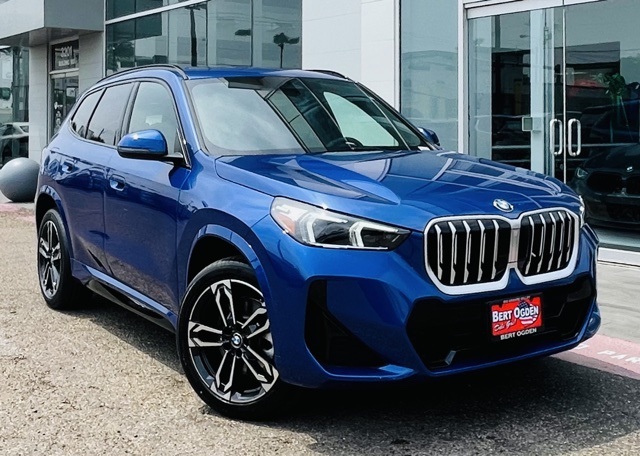 2025 BMW X1 28i's photo
