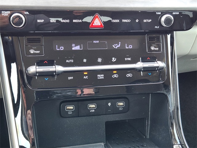 2023 Kia Carnival EX photo 17