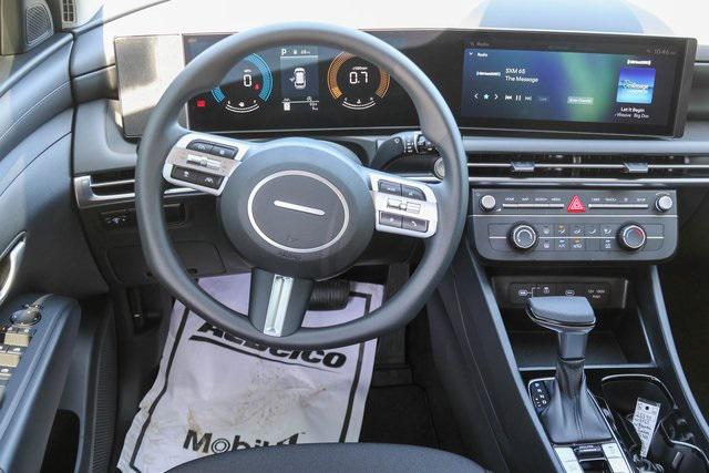 New 2025 Gray Hyundai SE FWD image 11