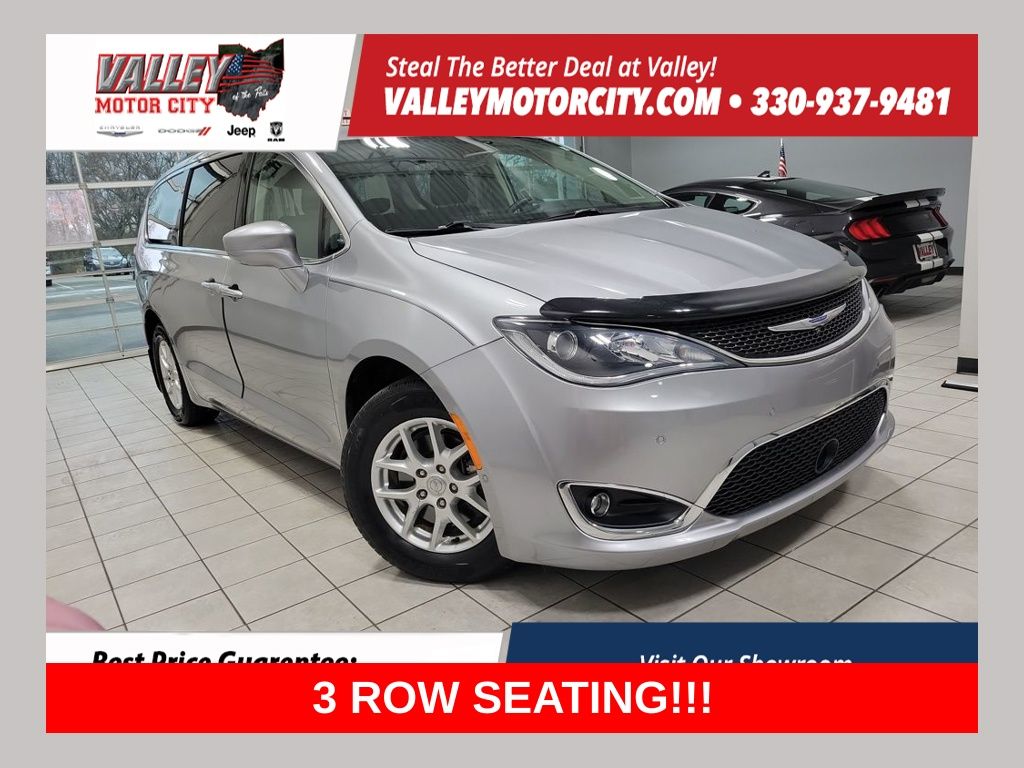 2020 Chrysler Pacifica Touring's photo