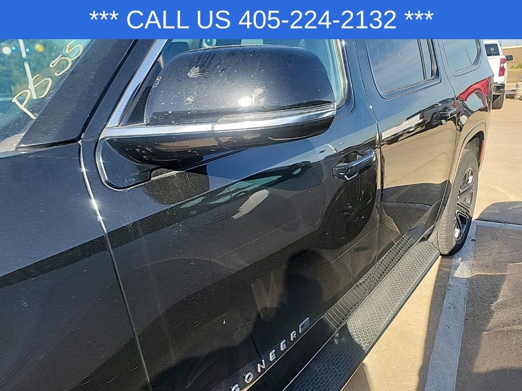 2023 Jeep Wagoneer L Series II photo 3