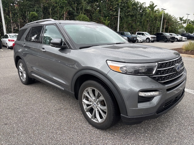 2023 Ford Explorer Limited's photo