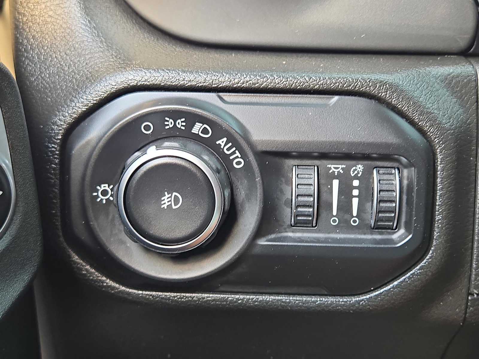 2022 Jeep Wrangler Unlimited Sahara photo 21