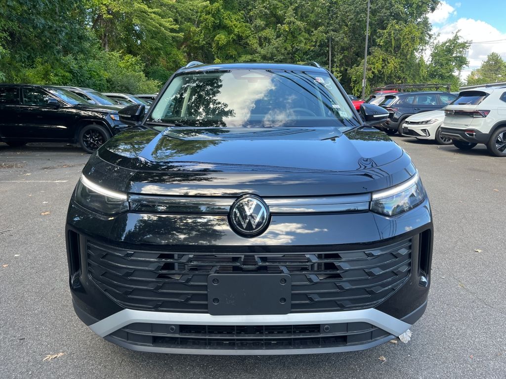 2025 Volkswagen Tiguan SE photo 3