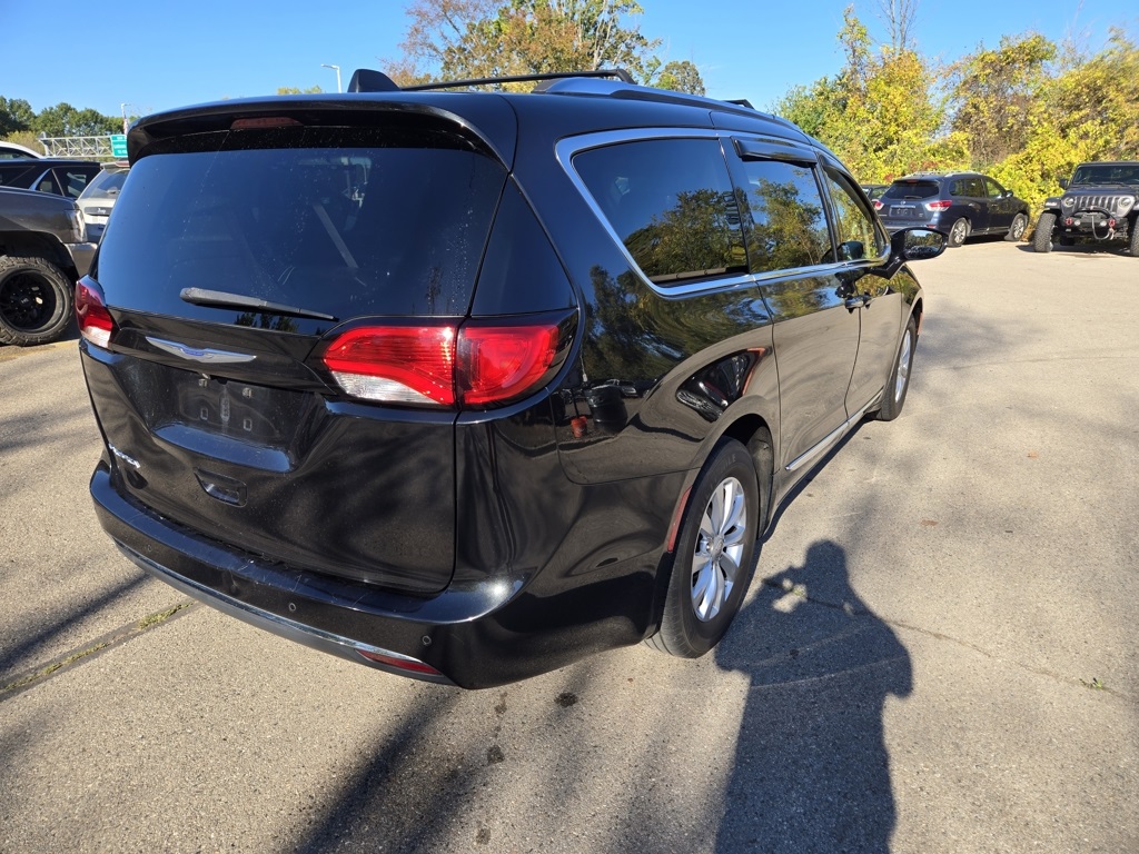 2018 Chrysler Pacifica Touring L photo 5