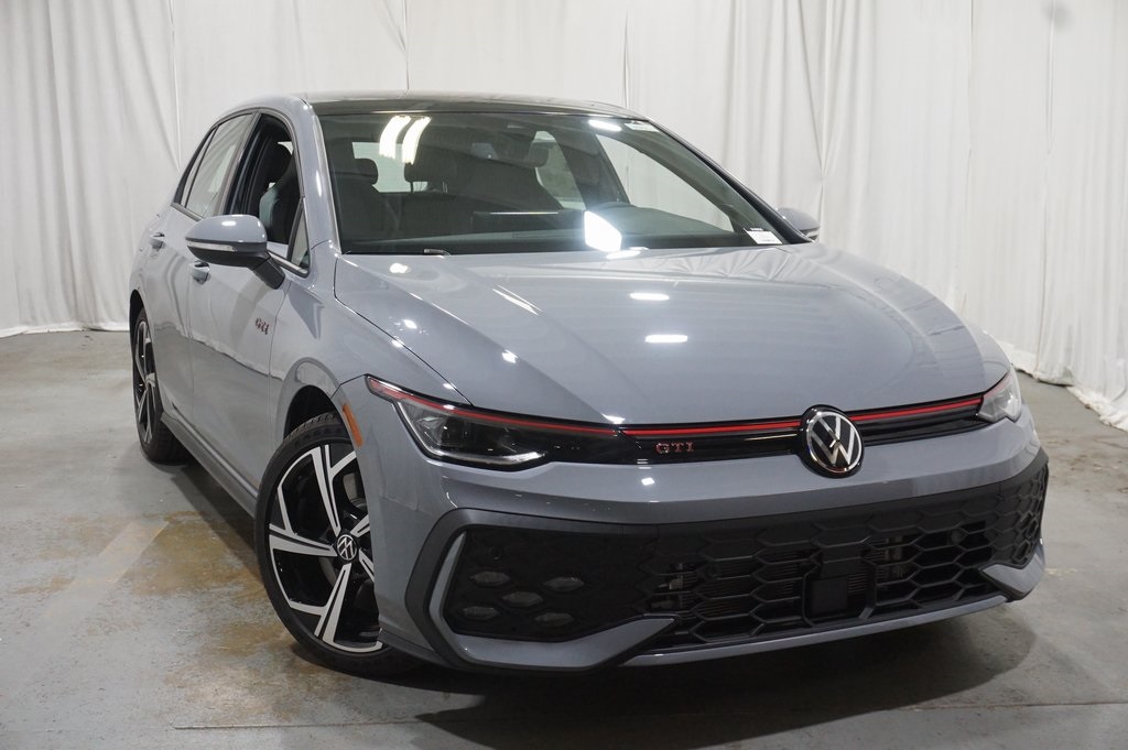 2025 Volkswagen Golf GTI SE photo 3