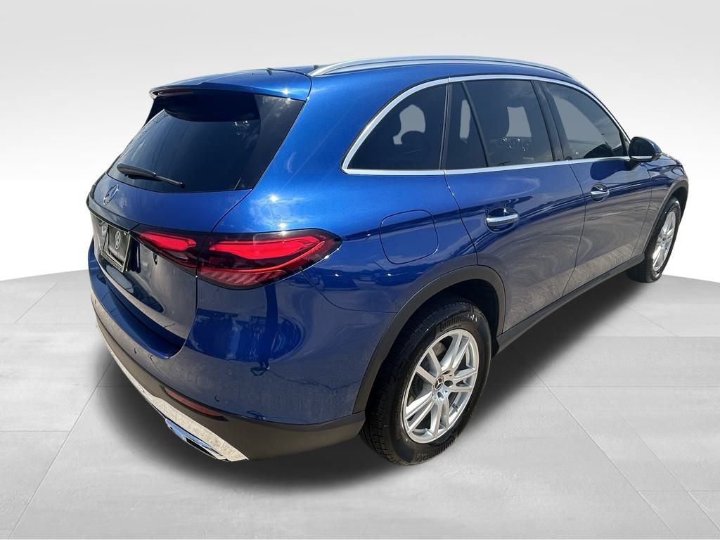 2025 Mercedes Benz GLC 300 photo 4