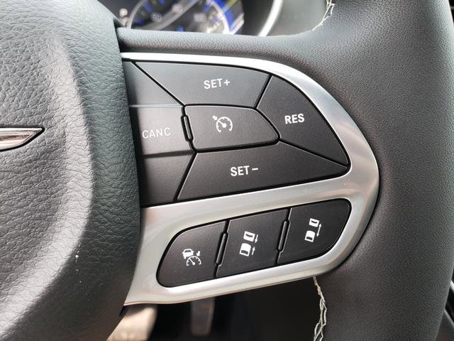 2025 Chrysler Voyager LX photo 18