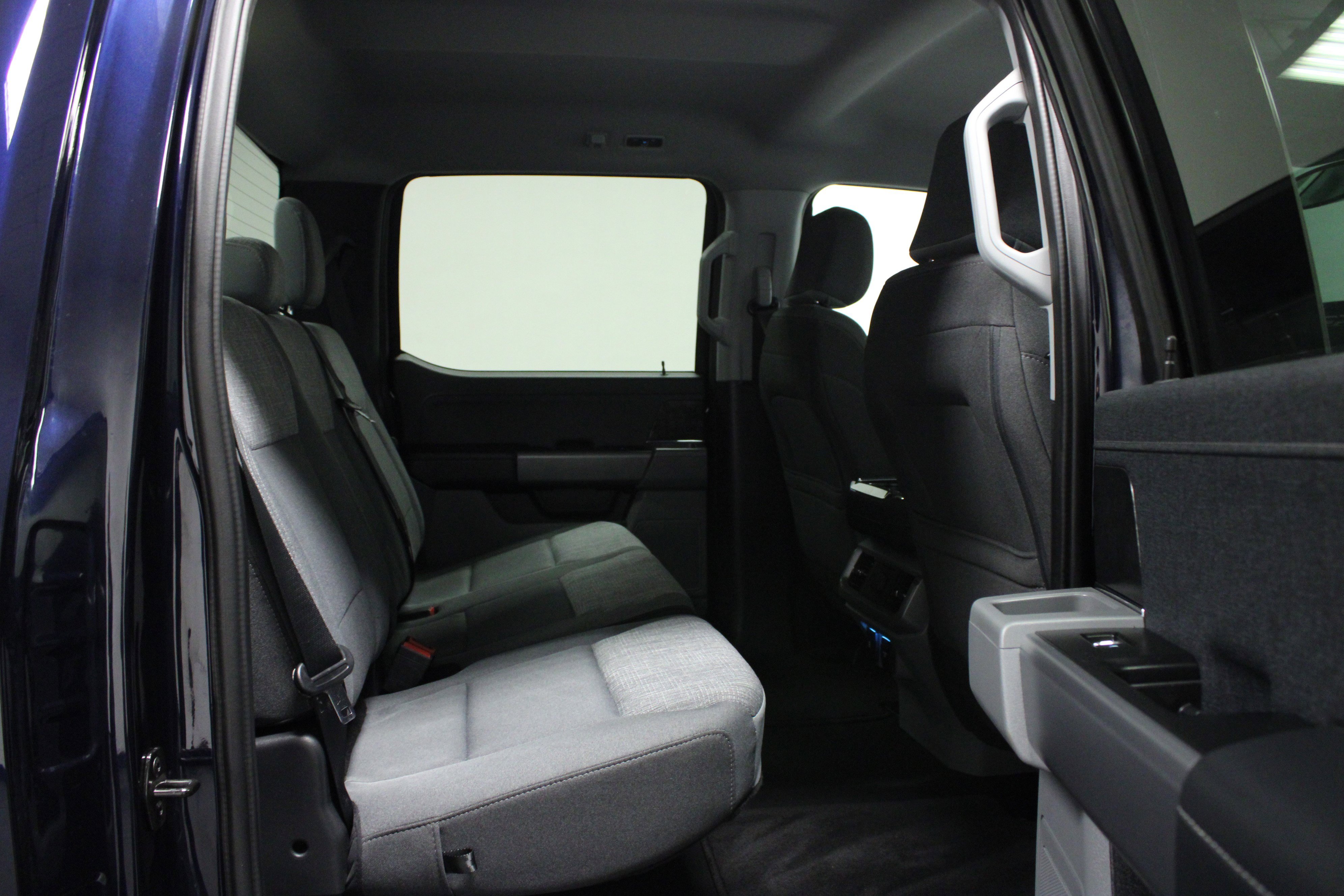 2023 Ford F-150 Lightning XLT photo 11