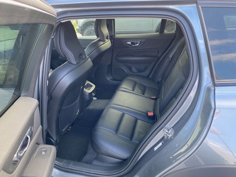 2021 Volvo V60 T5 photo 4