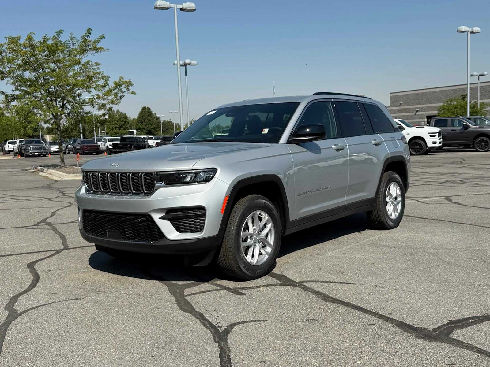 2025 Jeep Grand Cherokee Laredo's photo