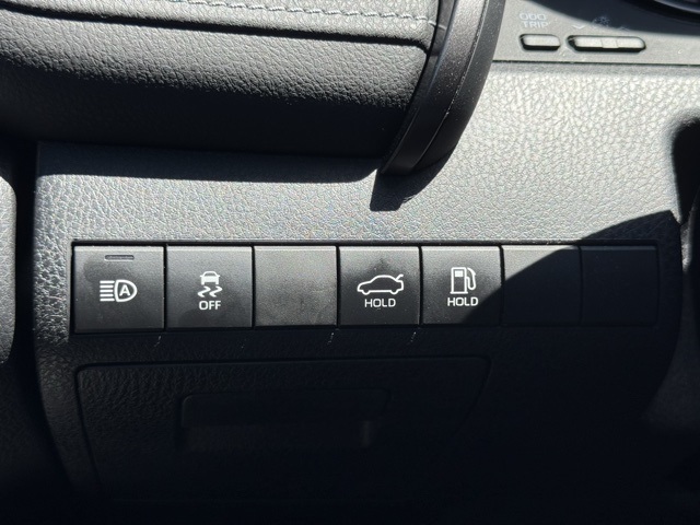2021 Toyota Camry Hybrid SE photo 14