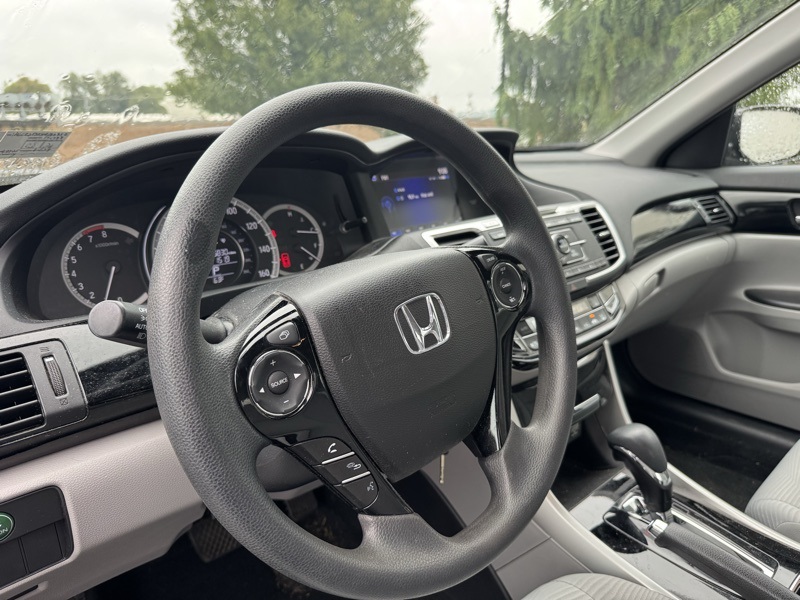 2017 Honda Accord LX photo 9