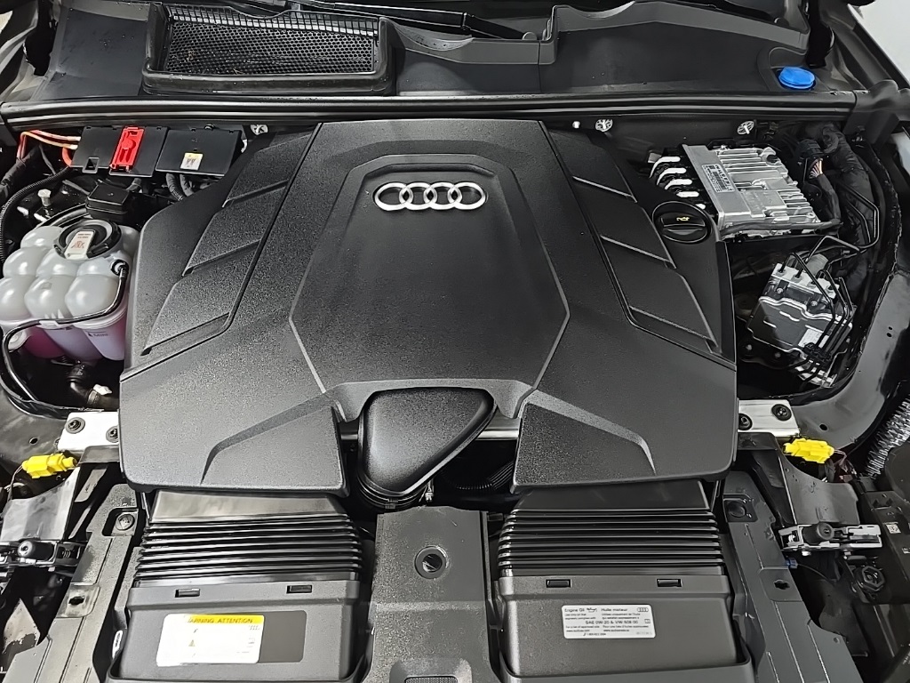 2023 Audi Q7 55 Premium Plus photo 13