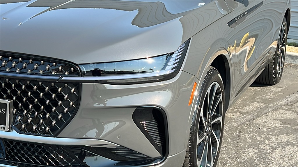 2025 Lincoln Nautilus Black Label photo 3