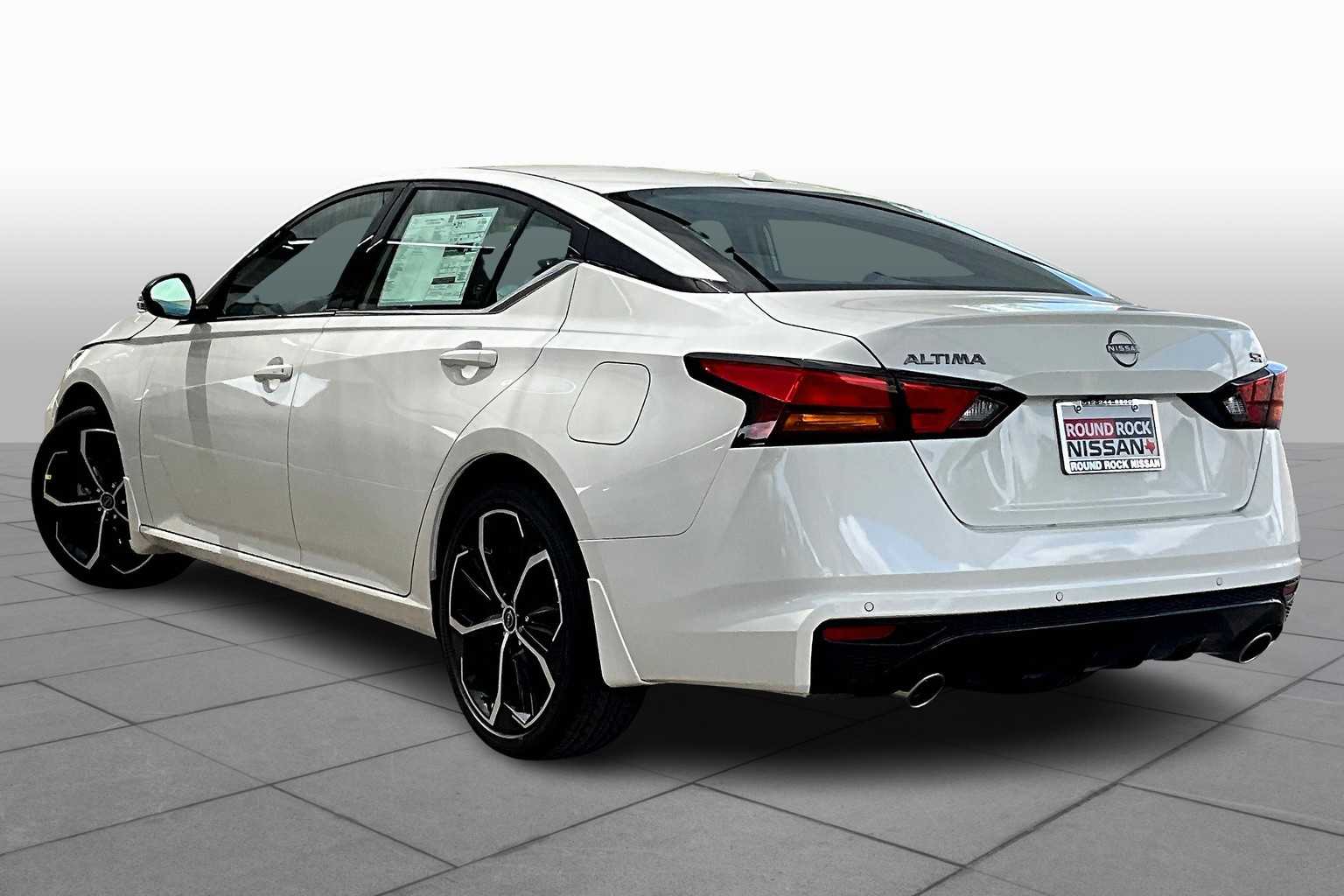 2025 Nissan Altima SR photo 7
