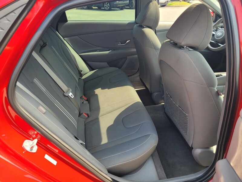 2024 Hyundai Elantra SEL photo 11