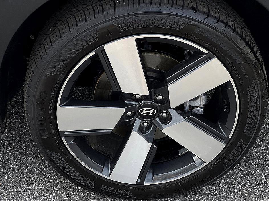 2025 Hyundai Santa Fe Limited photo 4