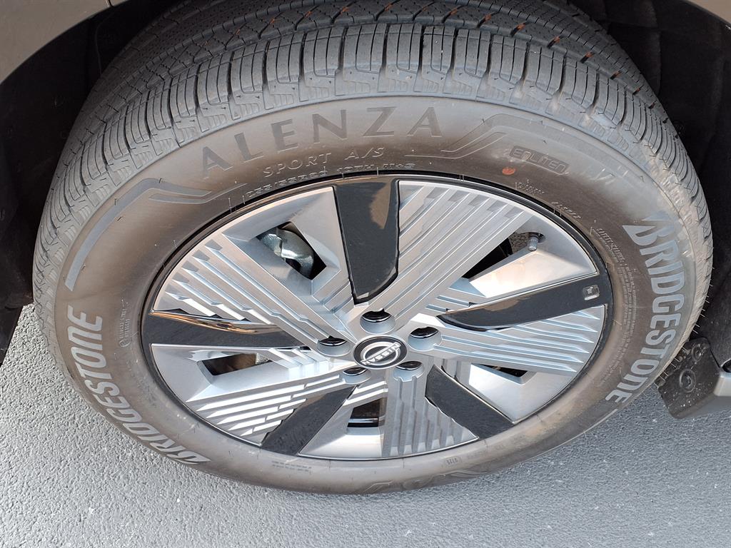 2025 Nissan Murano SL photo 17