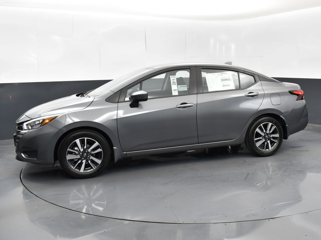 2025 Nissan Versa 1.6 SV photo 3