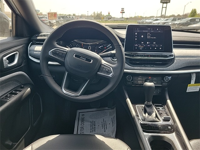 2025 Jeep Compass Latitude photo 3