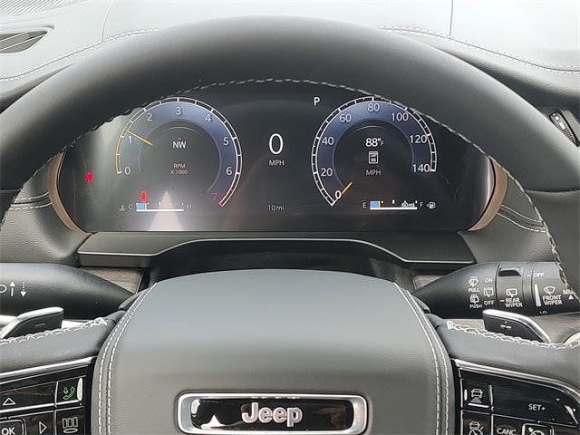 2025 Jeep Grand Cherokee Overland photo 9