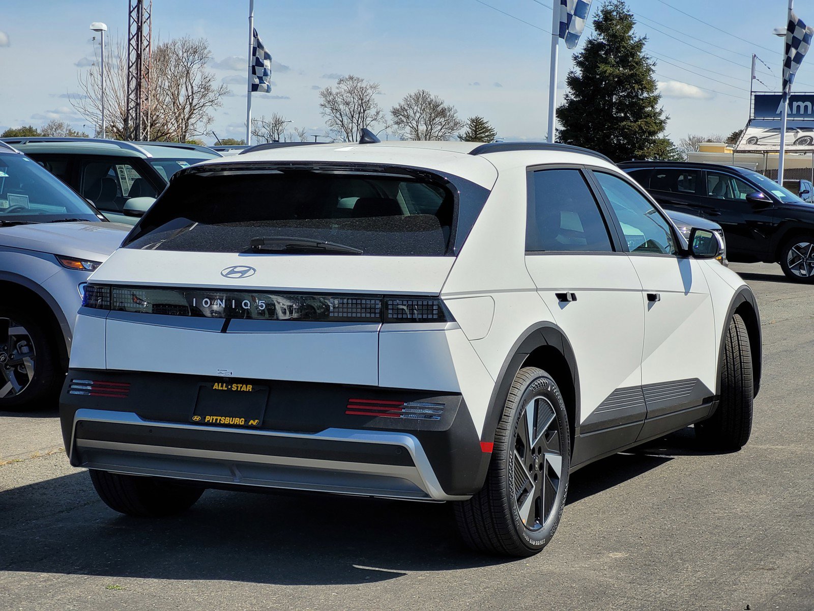 New 2025 Atlas White Matte Hyundai SEL image 3