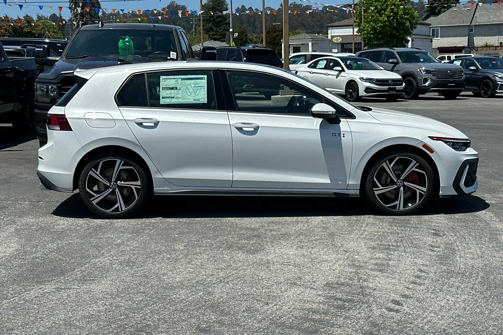 2025 Volkswagen Golf GTI SE photo 3