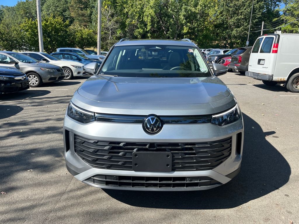 2025 Volkswagen Tiguan SE photo 2