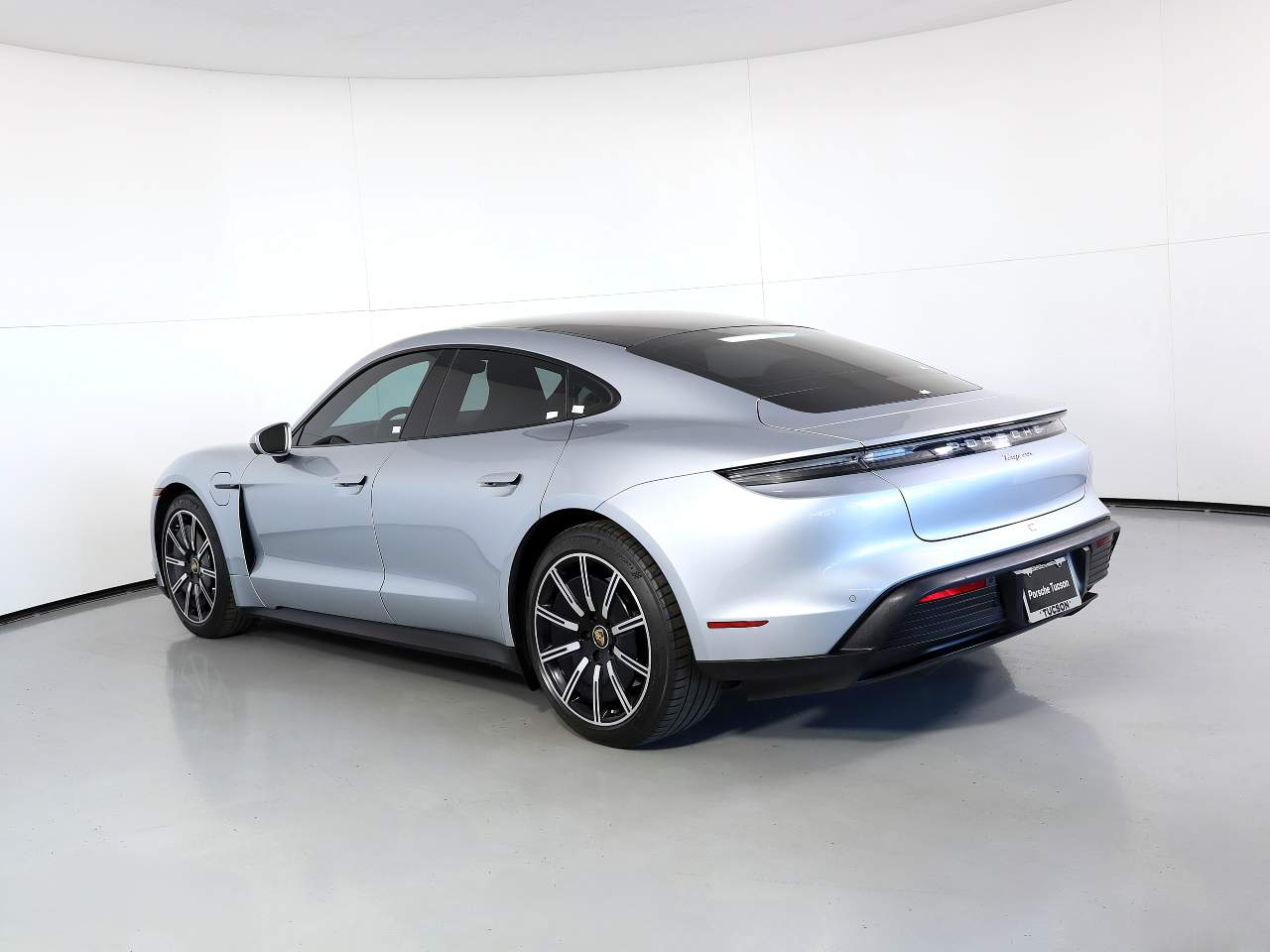 2023 Porsche Taycan photo 3