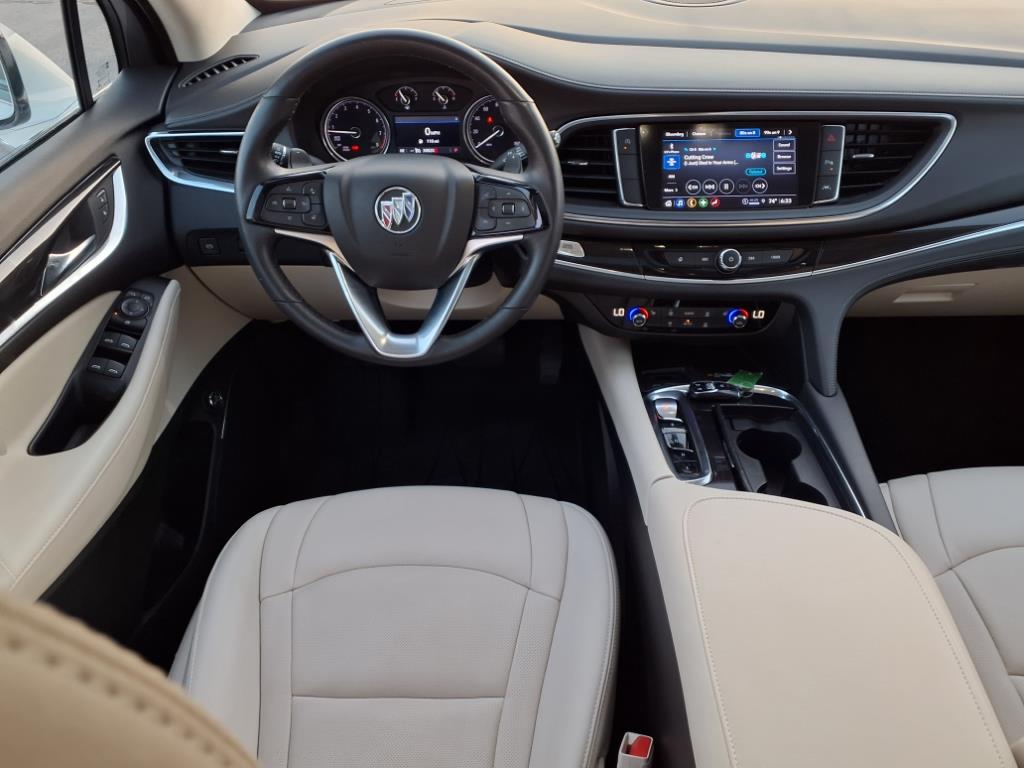 2023 Buick Enclave Essence photo 3