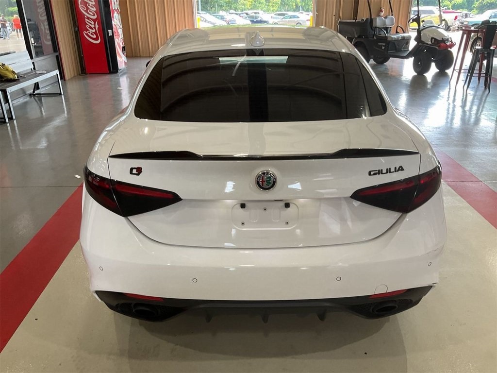 2019 Alfa Romeo Giulia Base photo 4