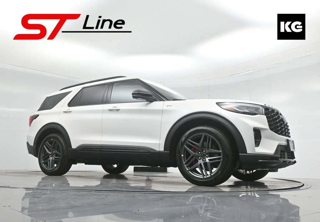 2025 Ford Explorer ST-LINE's photo