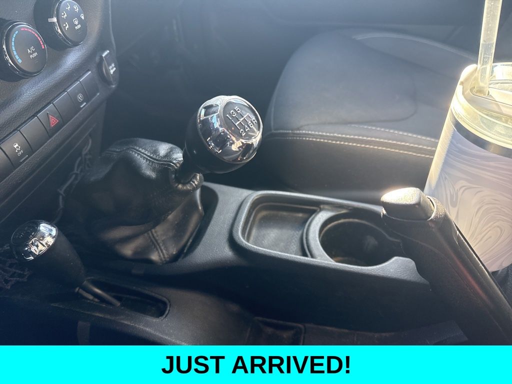 2017 Jeep Wrangler Unlimited Sahara photo 4