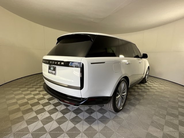2025 Land Rover Range Rover SE photo 4