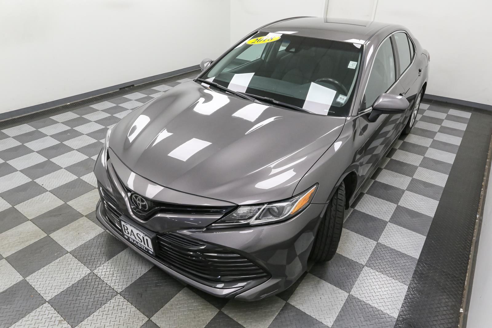 2018 Toyota Camry LE photo 4
