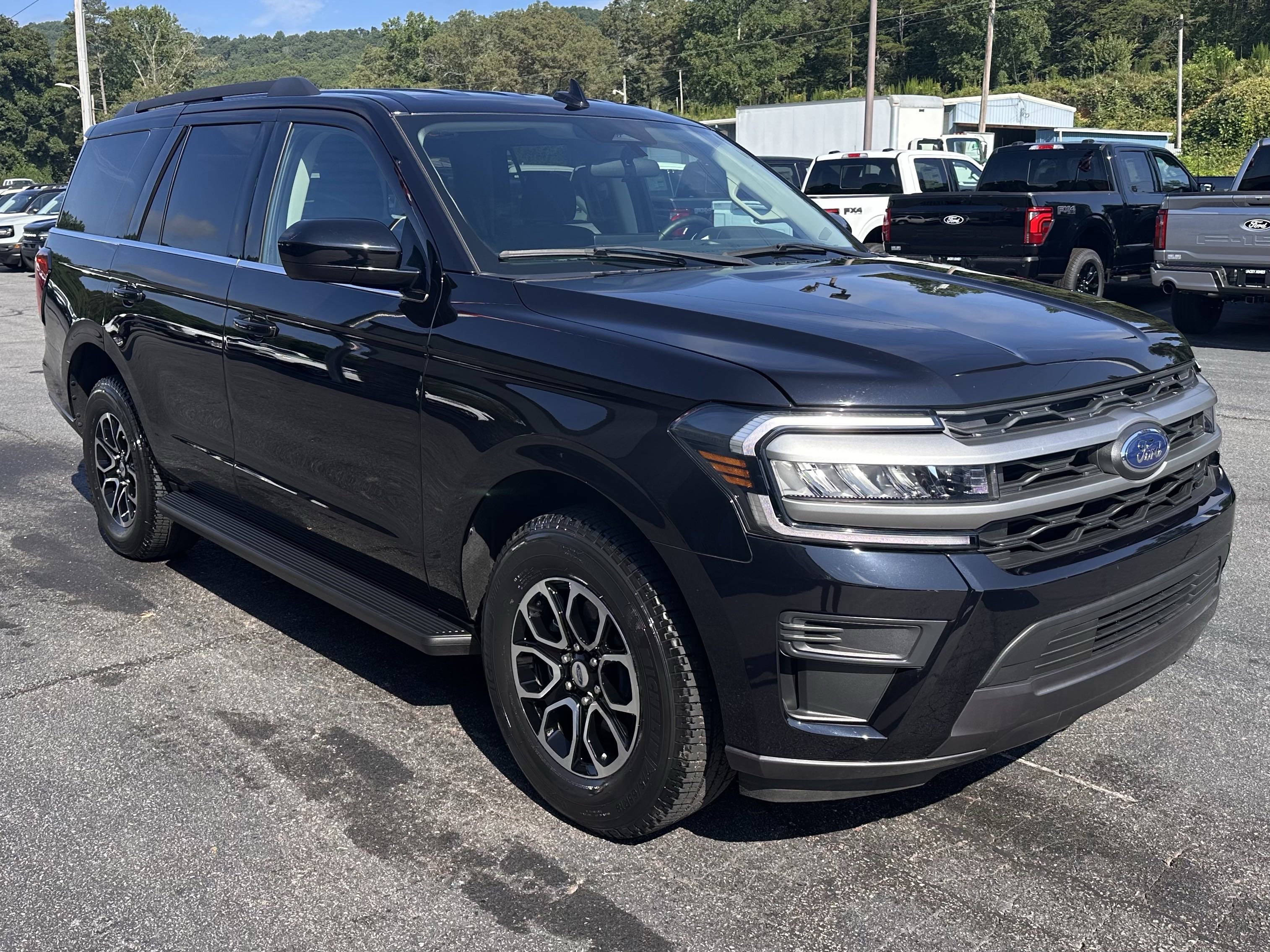 2023 Ford Expedition XL photo 2
