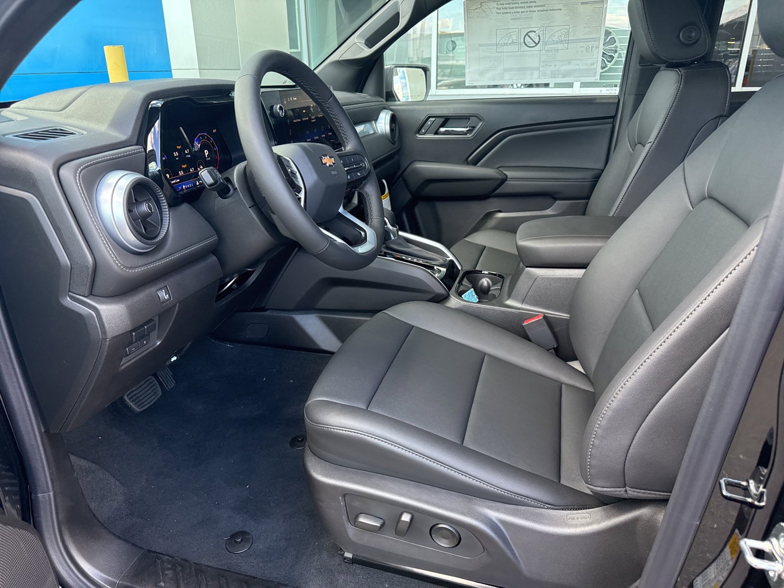 2026 Chevrolet Colorado LT photo 13