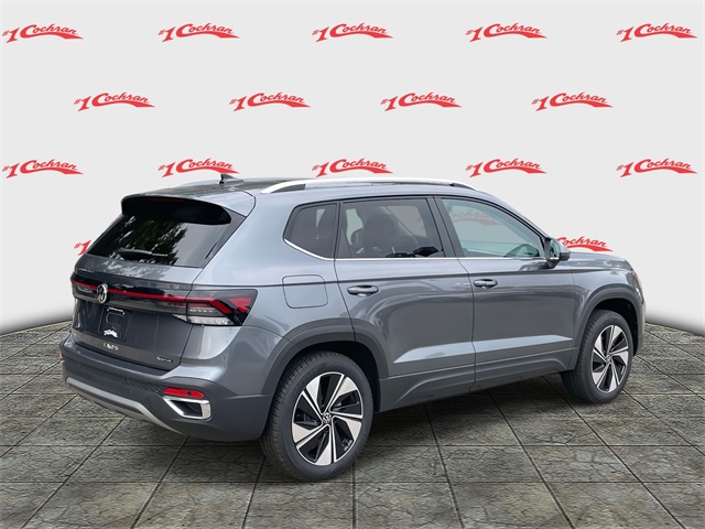 2025 Volkswagen Taos SE photo 3