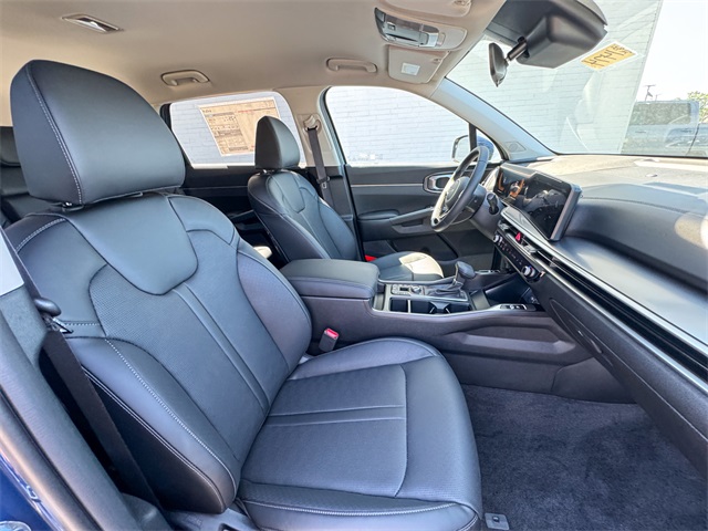 2025 Kia Sorento S photo 18