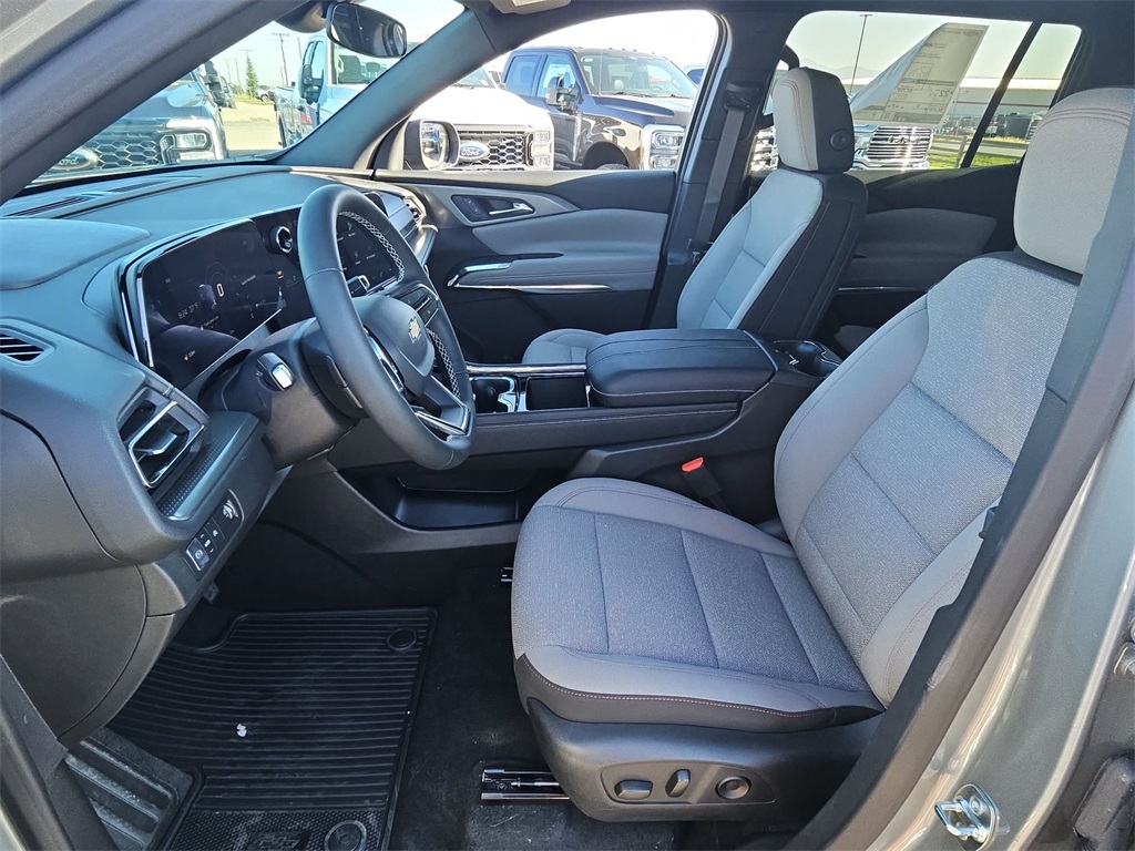 2026 Chevrolet Traverse photo 24