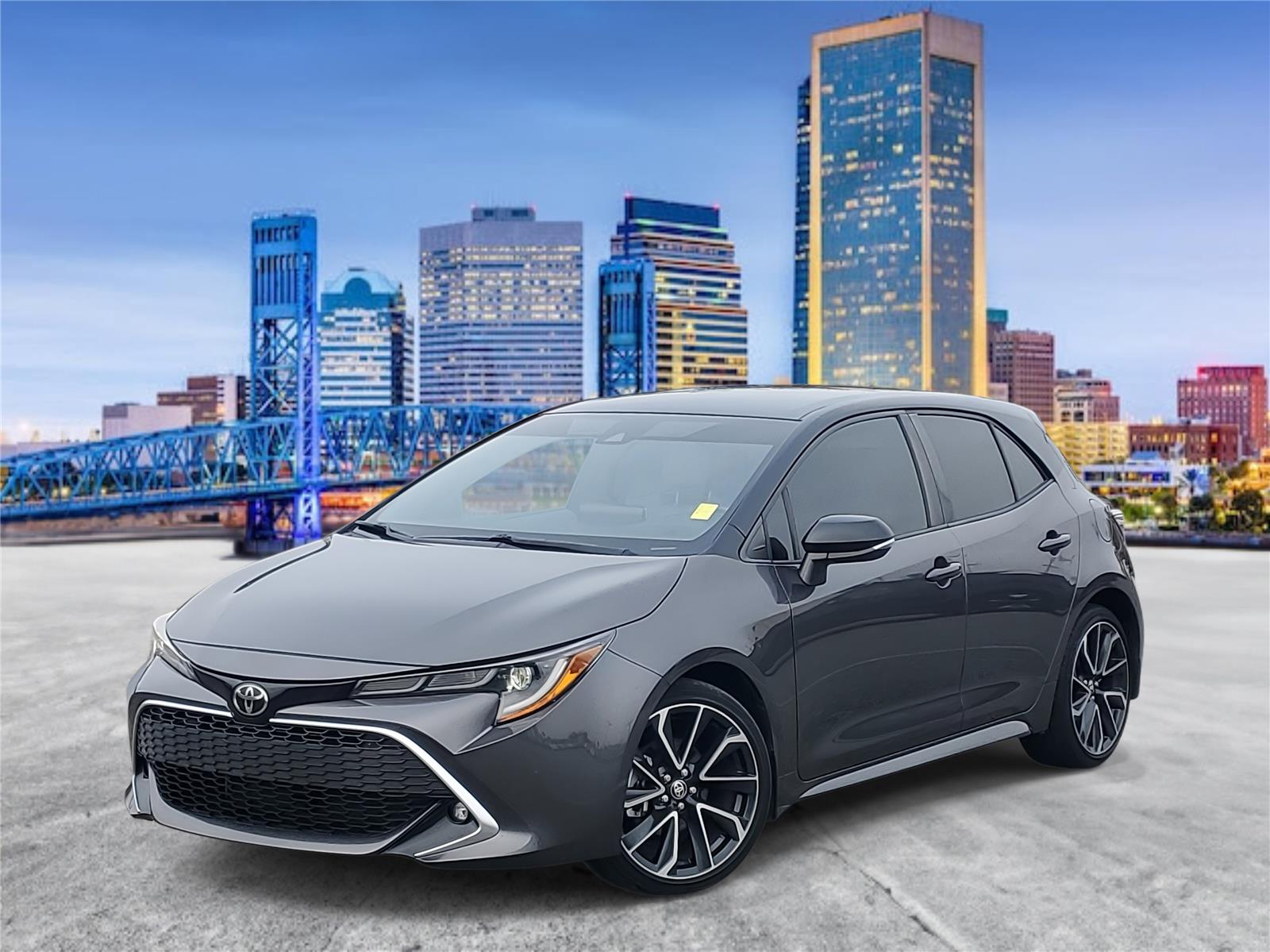2022 Toyota Corolla Hatchback XSE's photo
