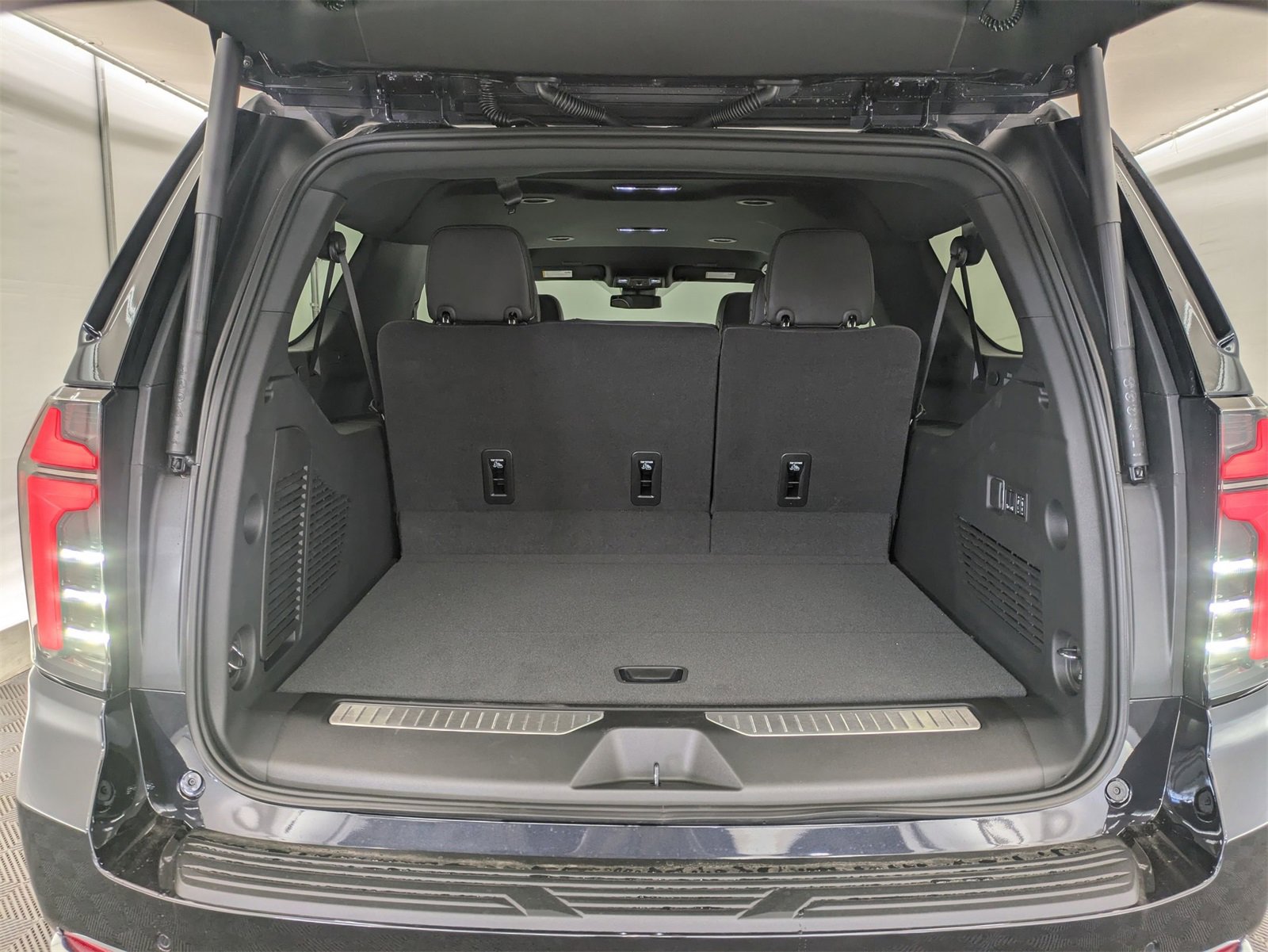 2025 Chevrolet Suburban Premier photo 33