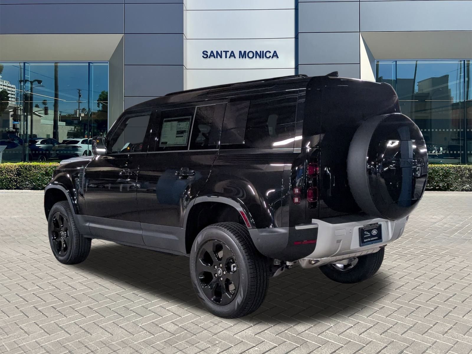 2025 Land Rover Defender 110 S photo 9