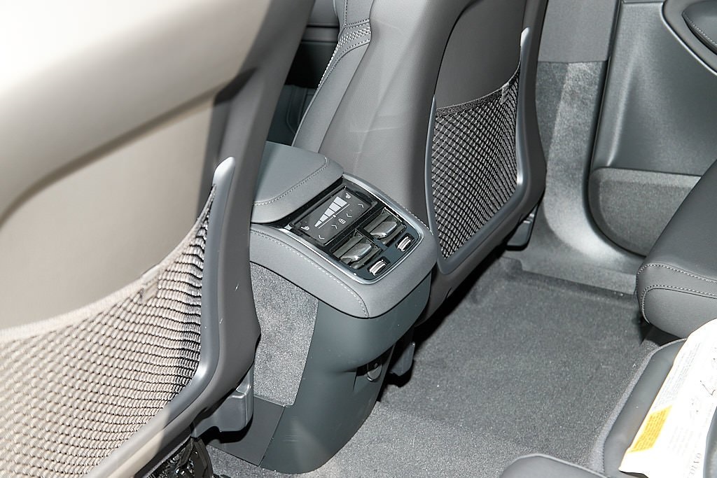 2026 VOLVO XC90 - Image 21