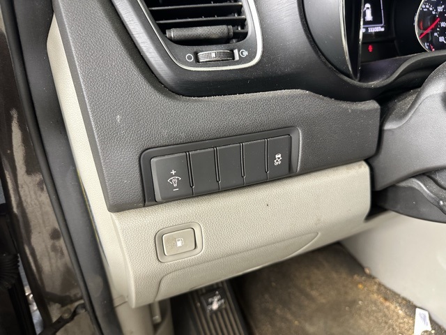 2017 Kia Sedona LX photo 20
