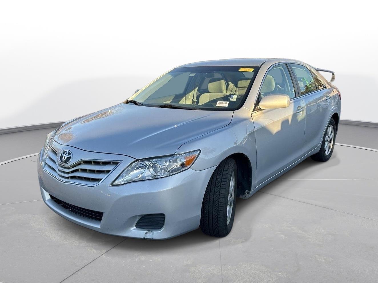 2011 Toyota Camry LE photo 2